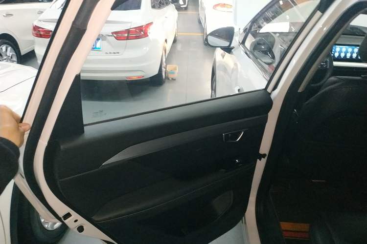 Used Wuling Asta 2022 2.0L DHT Electric-Speed Version