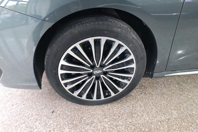 Used Chery Fengyun A8L 2025 1.5 TGDI 145 km Luxury Version Left Front Wheel Hub