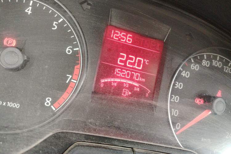 Used Volkswagen Santana 2015 1.6L Manual Fashion Edition Odometer Close Up