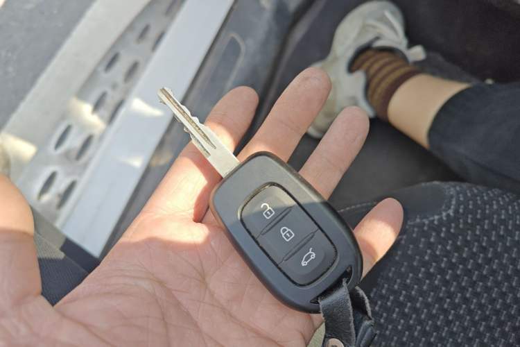 Used Renault Kadjar 2017 2.0L Two-Wheel Drive Comfort Edition Vehicle Key