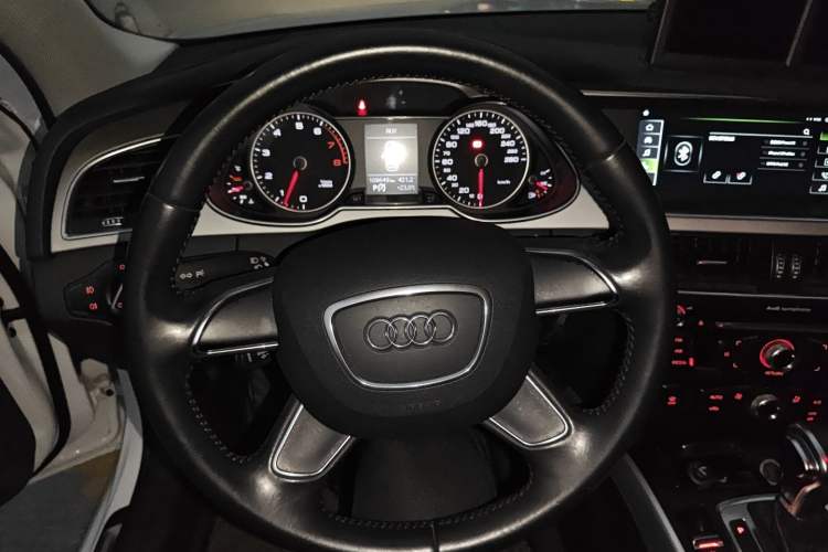 Used Audi A4L 2016 30 TFSI Collector's Edition Automatic Comfort Model Steering Wheel