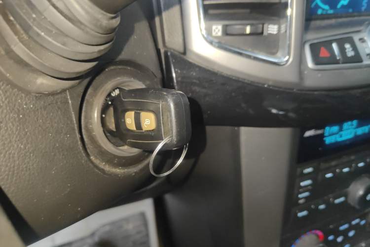 Used Chevrolet Captiva 2012 2.4L 4x4 Flagship Edition 7 Seats Vehicle Key