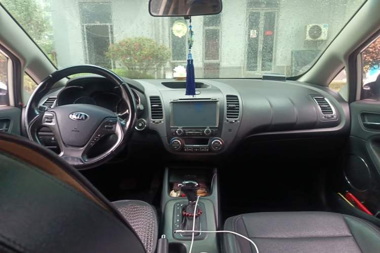 Used Kia K3 2015 1.6L Automatic DLX Center Console