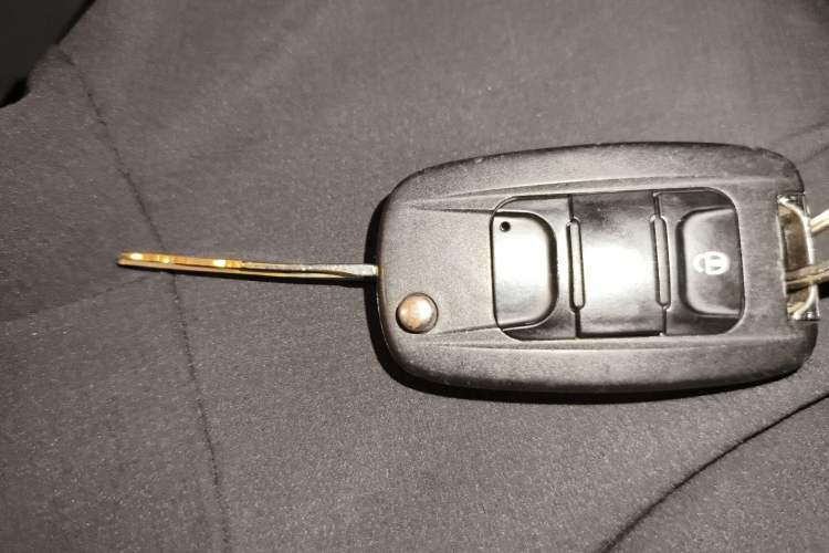 Used Wuling Rongguang S 2021 1.2L Base Model 7-Seater LSI Vehicle Key