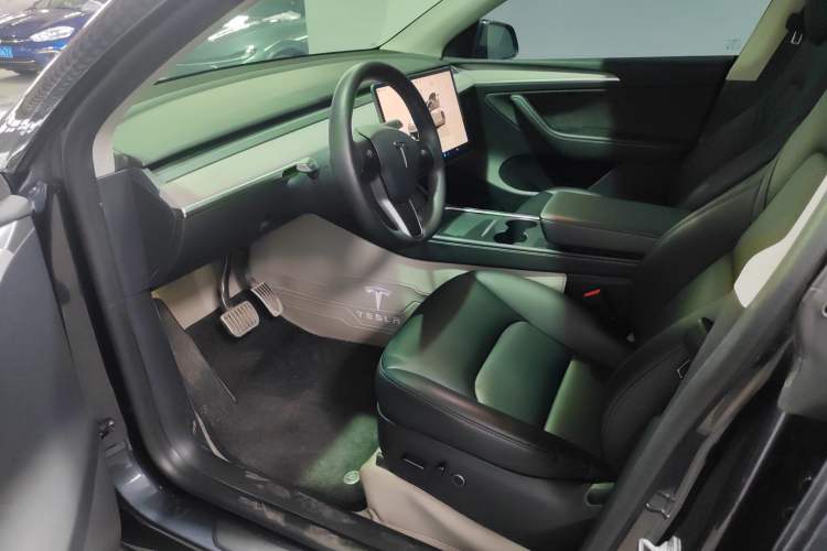 Used Tesla Model Y 2024 Long-Range All-Wheel-Drive Version