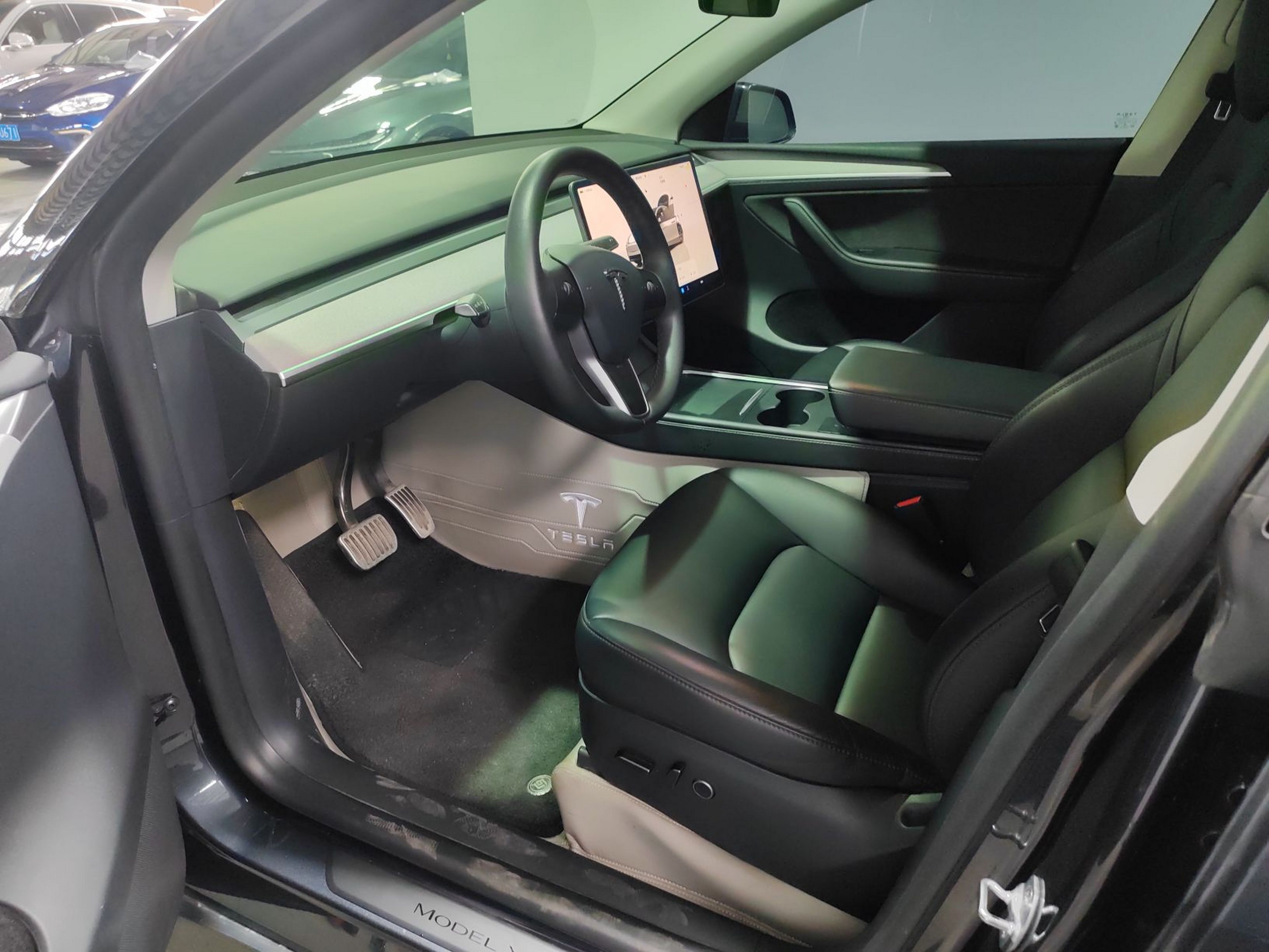 Переднее сиденье в автомобиле