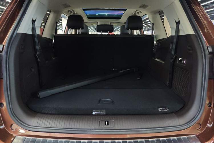 Used Roewe RX8 2018 30T Smart Connectivity All-Wheel Drive Supreme Edition