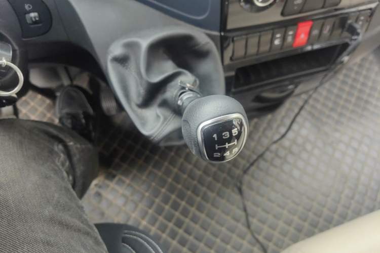 Used Iveco Eurocargo 2021 2.0T Manual Super-Rui Short Wheelbase Low-Roof Side-Hinged Door F1A