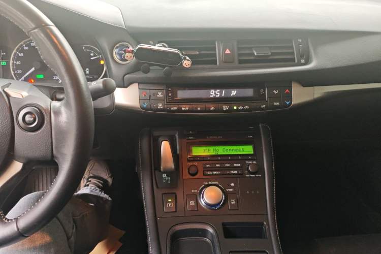 Used Lexus CT 2017 CT200h Elite Edition Solid Color China V Standard Audio And AC Panel