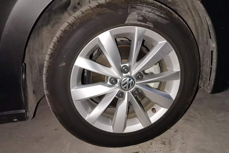 Used Volkswagen Bora 2020 1.5L Automatic Elite Version Right Front Wheel Hub