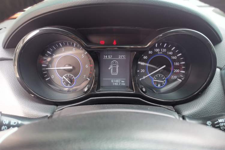 Used JMC Yusheng S350 2013 2.0T Manual 4x4 Gasoline Ultra-Luxury 5-Seater Instrument Cluster