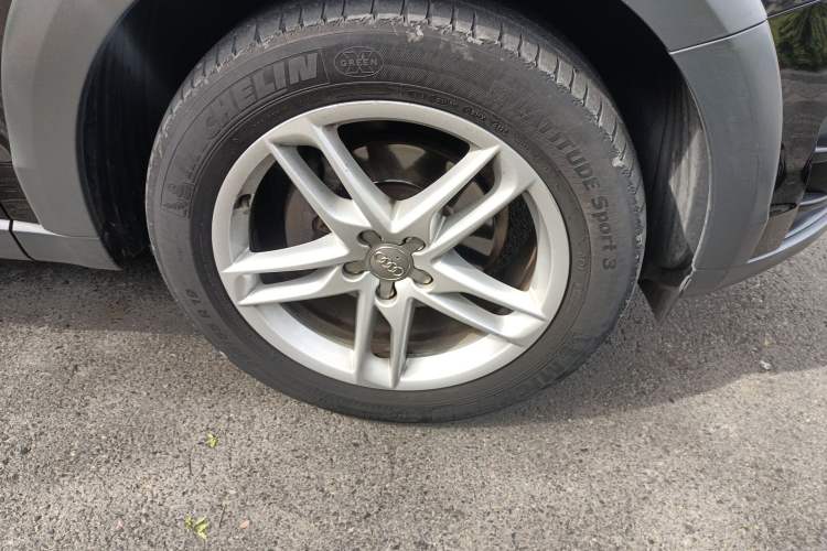 Used Audi Q5 2017 Plus 40 TFSI Technology Model Right Front Wheel Hub