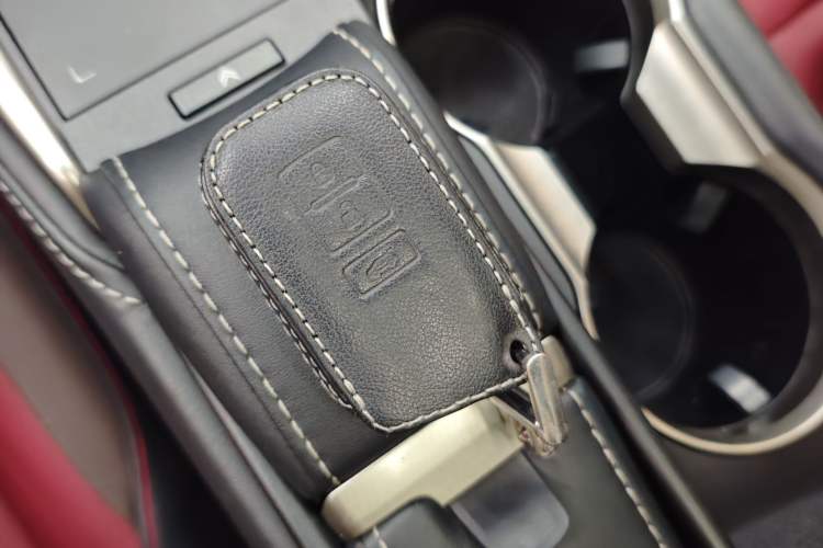 Used Lexus NX 2018 300h Front-Wheel-Drive FENGSHANG Version China V Emission Standard