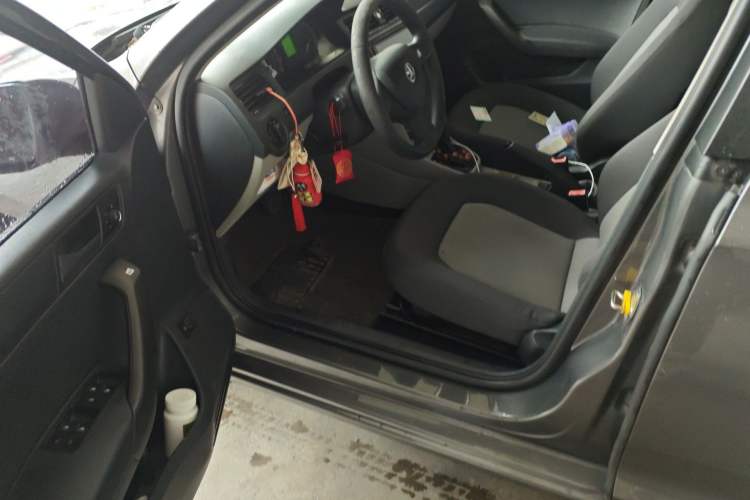 Used Skoda Rapid 2016 1.6L Automatic Front-Wheel Drive Model
