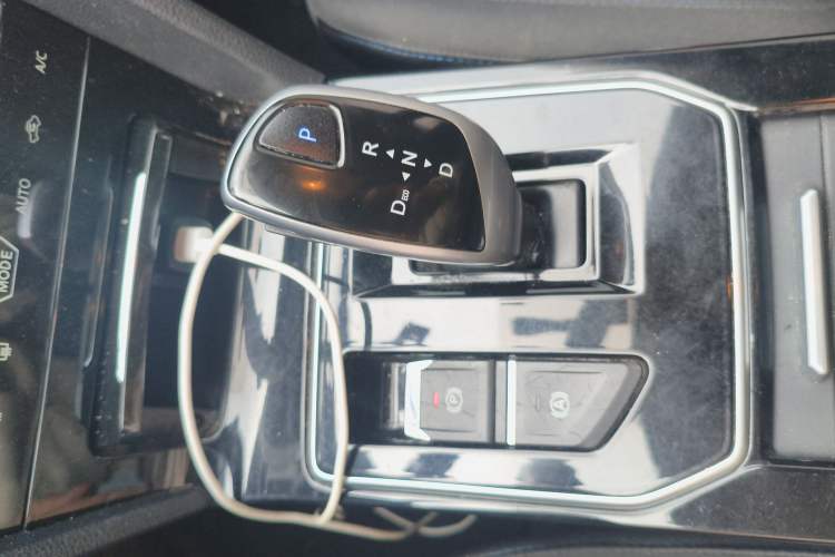 Used Venucia D60EV 2022 Standard Range Comfort Edition Gear Lever