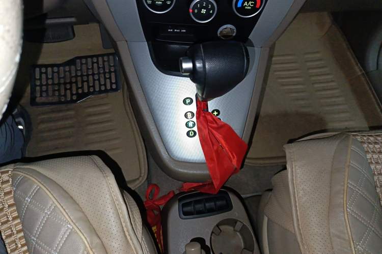 Used Hyundai Tucson 2013 2.0L Automatic Two-Wheel Drive Comfort Version Gear Lever