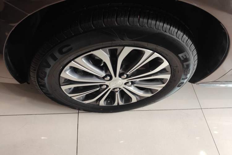 Used Buick GL8 2023 Land Executive Class Comfort Model
