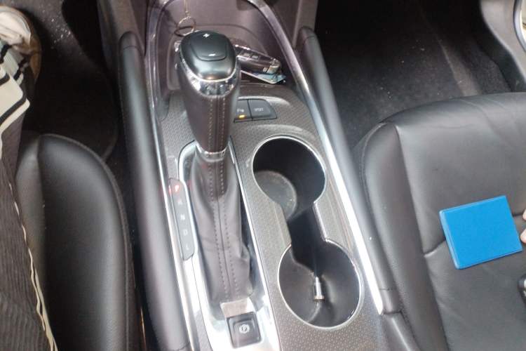 Used Chevrolet Malibu XL 2018 530T Automatic RuiChi Edition Gear Lever