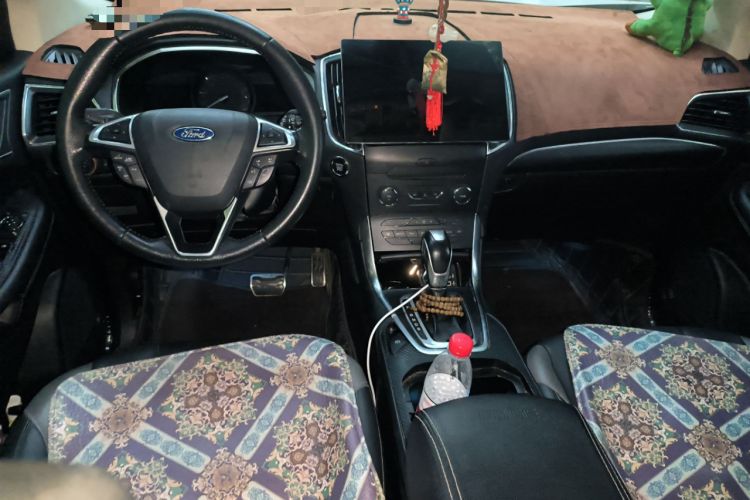 Used Ford Edge 2017 EcoBoost 245 Two-Wheel-Drive Sporty 7-Seater Center Console