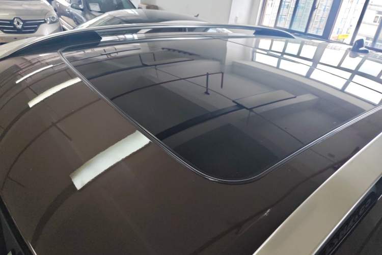 Used Lynk & Co 01 2017 2.0T Two-Wheel Drive Pro Edition Roof