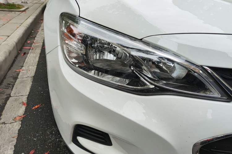 Used Chevrolet Cavalier 2018 320 Manual Enjoyment Edition Right Front Headlight