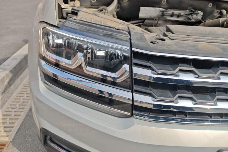 Used Volkswagen Teramont 2017 380TSI Four-Wheel Drive Luxury Edition Right Front Headlight