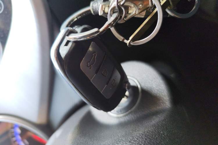 Used Geely Auto Vision 2019 Upgraded Model 1.5L Manual Luxury Version China VI Standard Vehicle Key