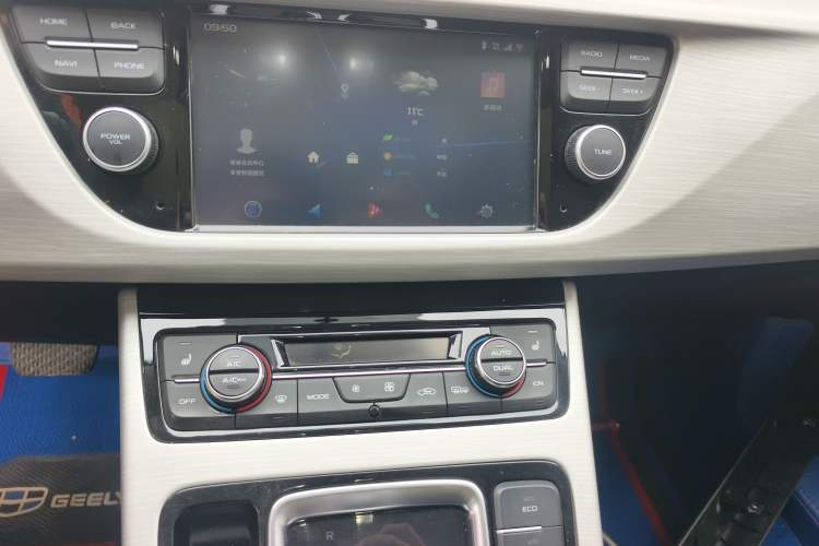 Used Geely Auto Emgrand X7 Sport 2020 1.8TD DCT Two-Wheel Drive Smart Connect 4G-Enabled Version Audio And AC Panel
