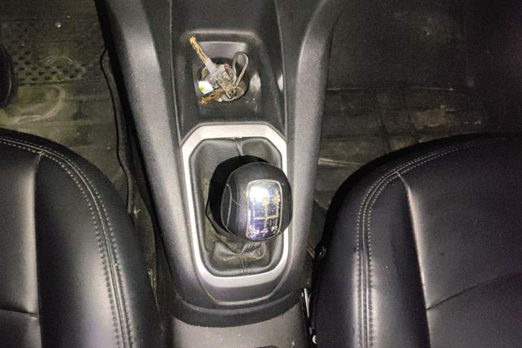 Used Citroen Elysee 2014 1.6L Manual Fashion Edition Gear Lever