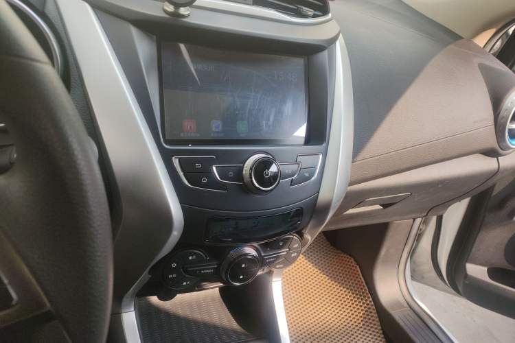 Used BYD Yuan New Energy 2018 EV360 Smart Connected Cool Model Audio And AC Panel