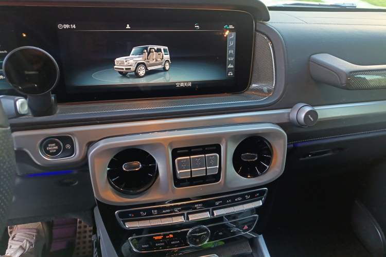 Used Mercedes-Benz G-Class 2019 Facelifted G 500 Audio And AC Panel