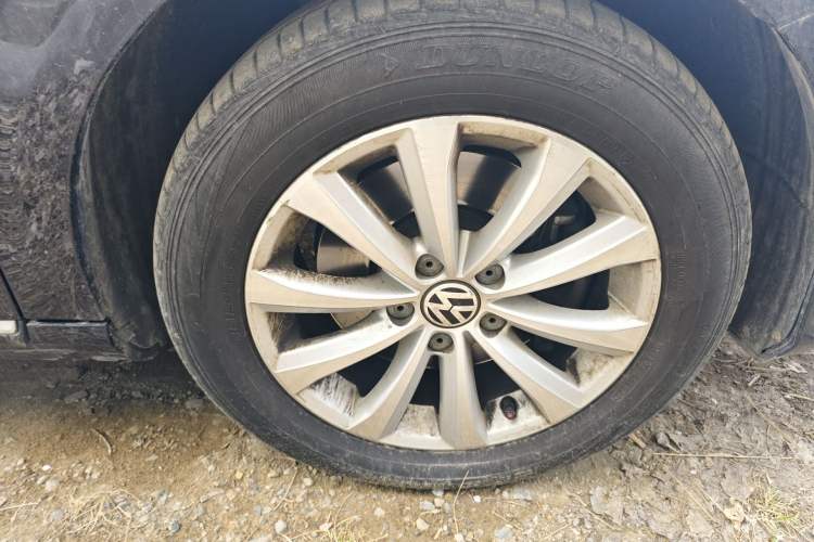Used Volkswagen Magotan 2013 1.8TSI Luxury Model Right Front Wheel Hub