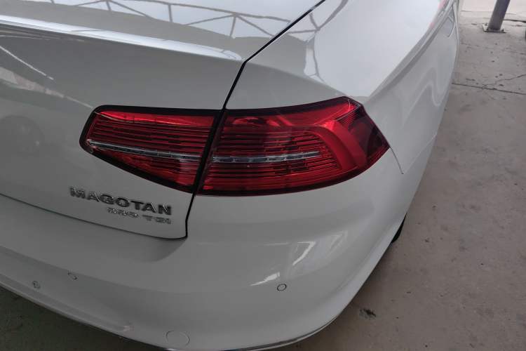 Used Volkswagen Magotan 2017 330TSI DSG Leading Model
