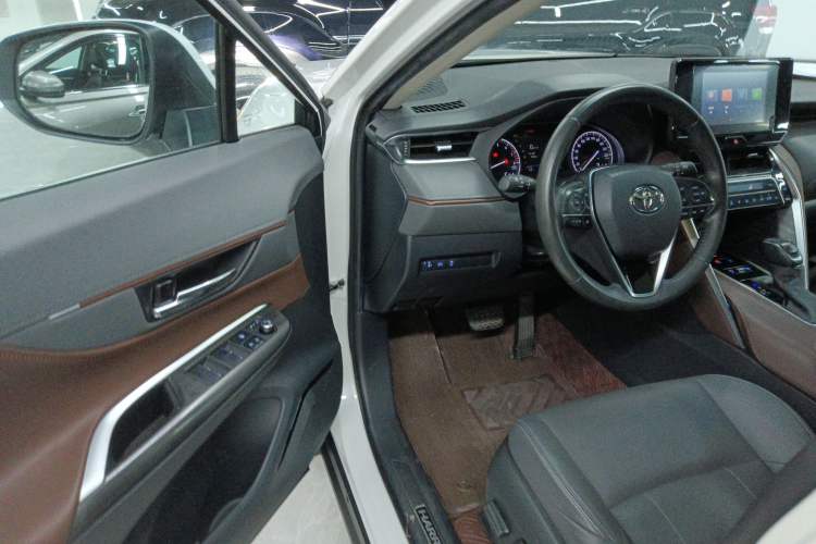 Used Toyota Harrier 2022 2.0L CVT Two-Wheel Drive Luxury Edition Driver Seat