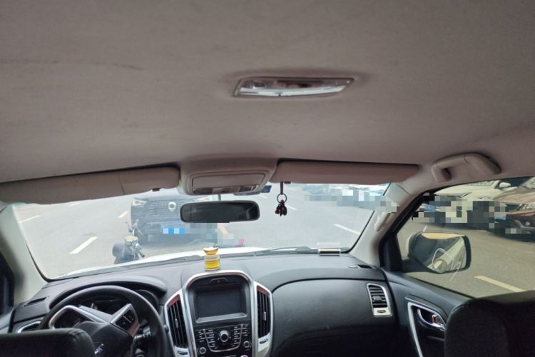 Used JMC Yuhu 5 2018 2.4T Classic Edition Diesel Manual 4x4 Luxury Shield Version with Extended Wheelbase Headliner