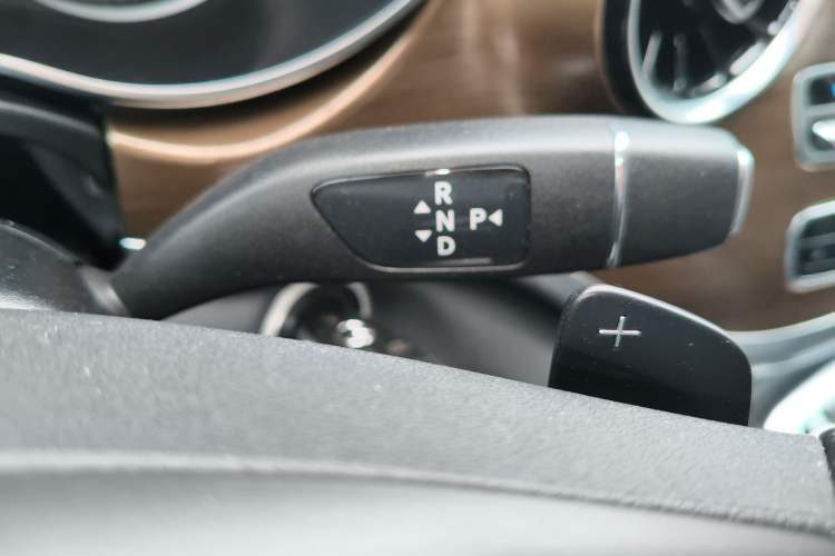 Used Mercedes-Benz V-Class 2022 V 260 L Long Wheelbase Prestige Edition Gear Lever