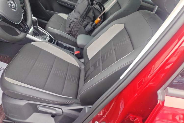 Used Volkswagen T-ROC 2018 280TSI DSG Two-Wheel Drive Advanced Version China V Emission Standard
