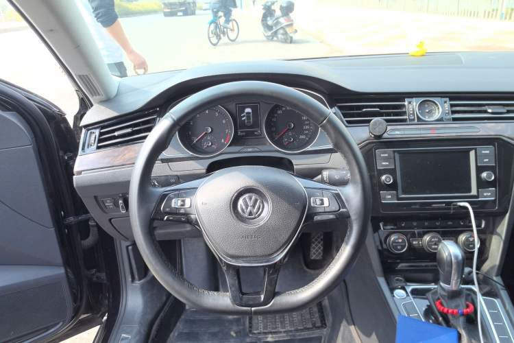 Used Volkswagen Magotan 2018 330TSI DSG Luxury Model Steering Wheel