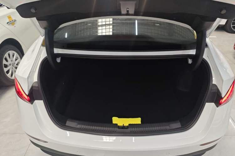 Used Roewe D7 2025 DMH 125km World Champion Edition Trunk