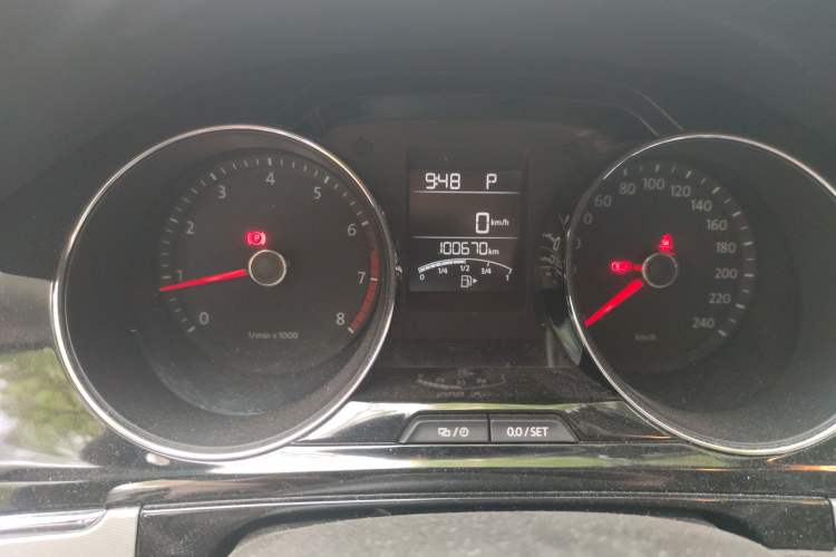 Used Volkswagen Bora 2014 1.6L Automatic Comfort Model Odometer Close Up