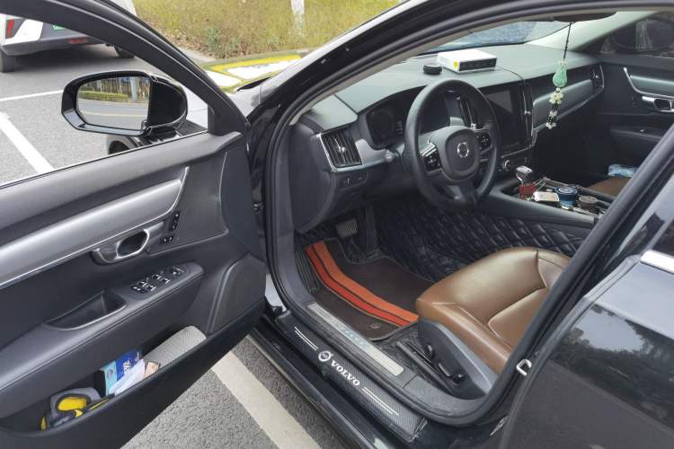 Used Volvo S90 2020 T4 SmartDrive Luxury Edition Driver Seat