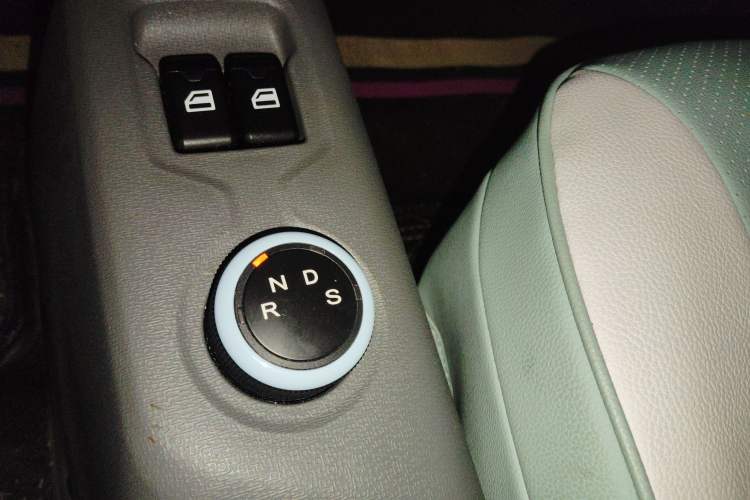 Used Dongfeng Fengon MINIEV 2022 Shishi Style Luxury Version Gear Lever