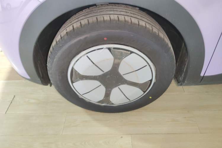 Used Geely Galaxy Geome 2026 Model 310km Youth Edition Left Front Wheel Hub