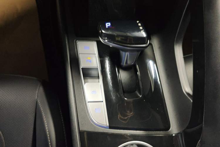 Used Hyundai Elantra 2022 1.5L CVT LUX Prestige Edition Gear Lever