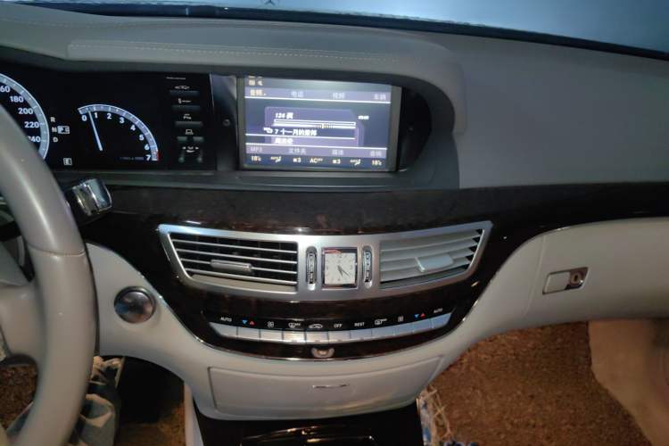 Used Mercedes-Benz S-Class 2012 S 300 L Business Standard Model