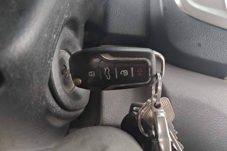 Used Nissan NV200 2013 1.6L Luxury Model China IV Standard Vehicle Key