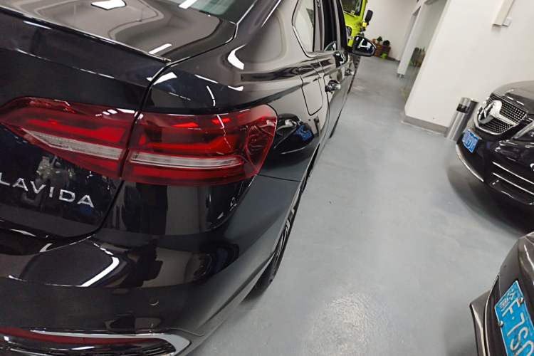 Used Volkswagen Lavida 2024 300TSI DSG Starry Sky Deluxe Edition Right Rear Taillight