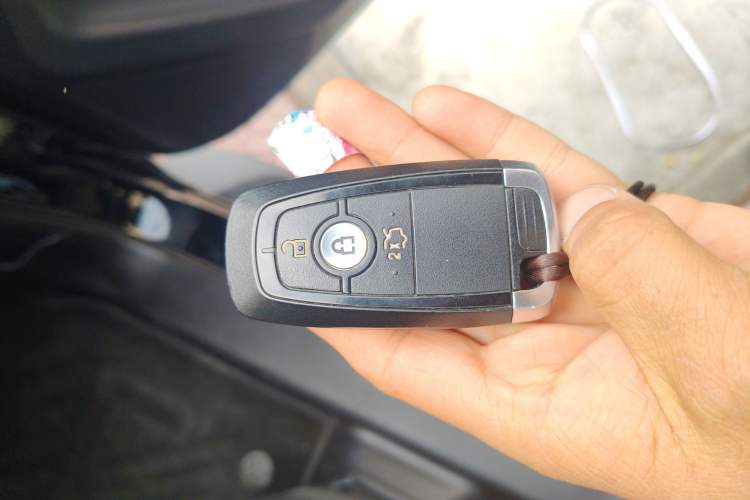 Used Ford Everest 2019 2.0T Gasoline Automatic 4x4 Luxury Edition 5 Seats Vehicle Key