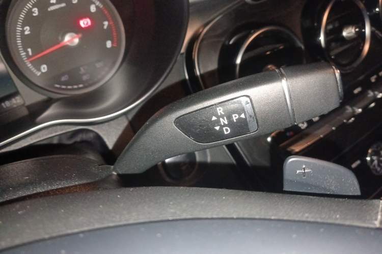 Used Mercedes-Benz C-Class 2018 C 180 L Fashion Edition Sport Version Gear Lever