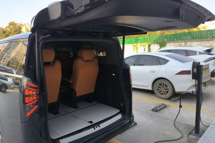 Used Geely Galaxy LEVC L380 2025 805 km Flagship Version All-Wheel Drive